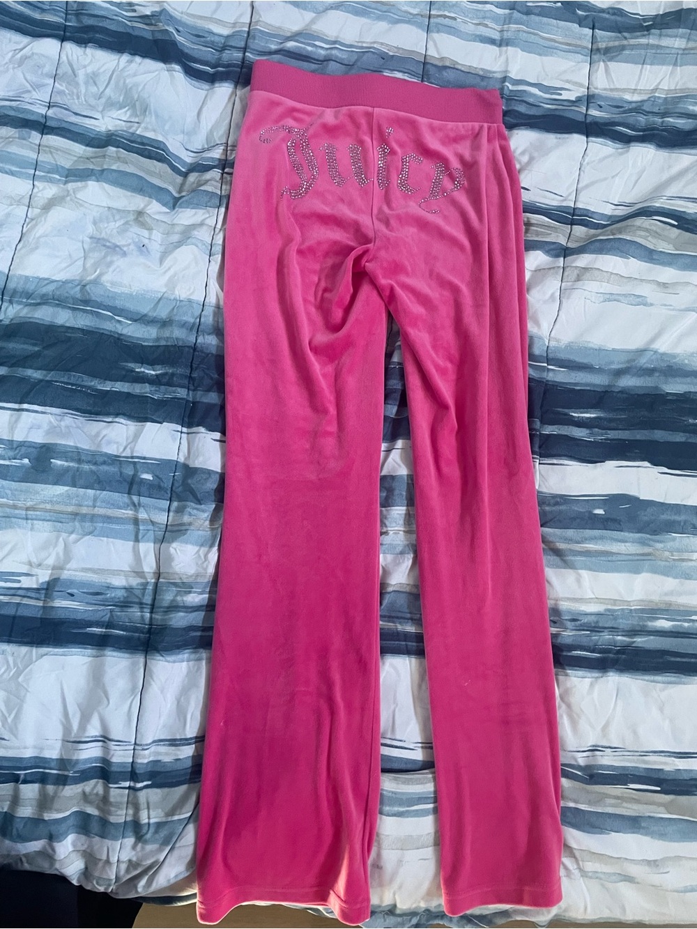 Juicy Couture Bubblegum Pink Velour Lounge Pants with Rhinestone Juicy Back Logo